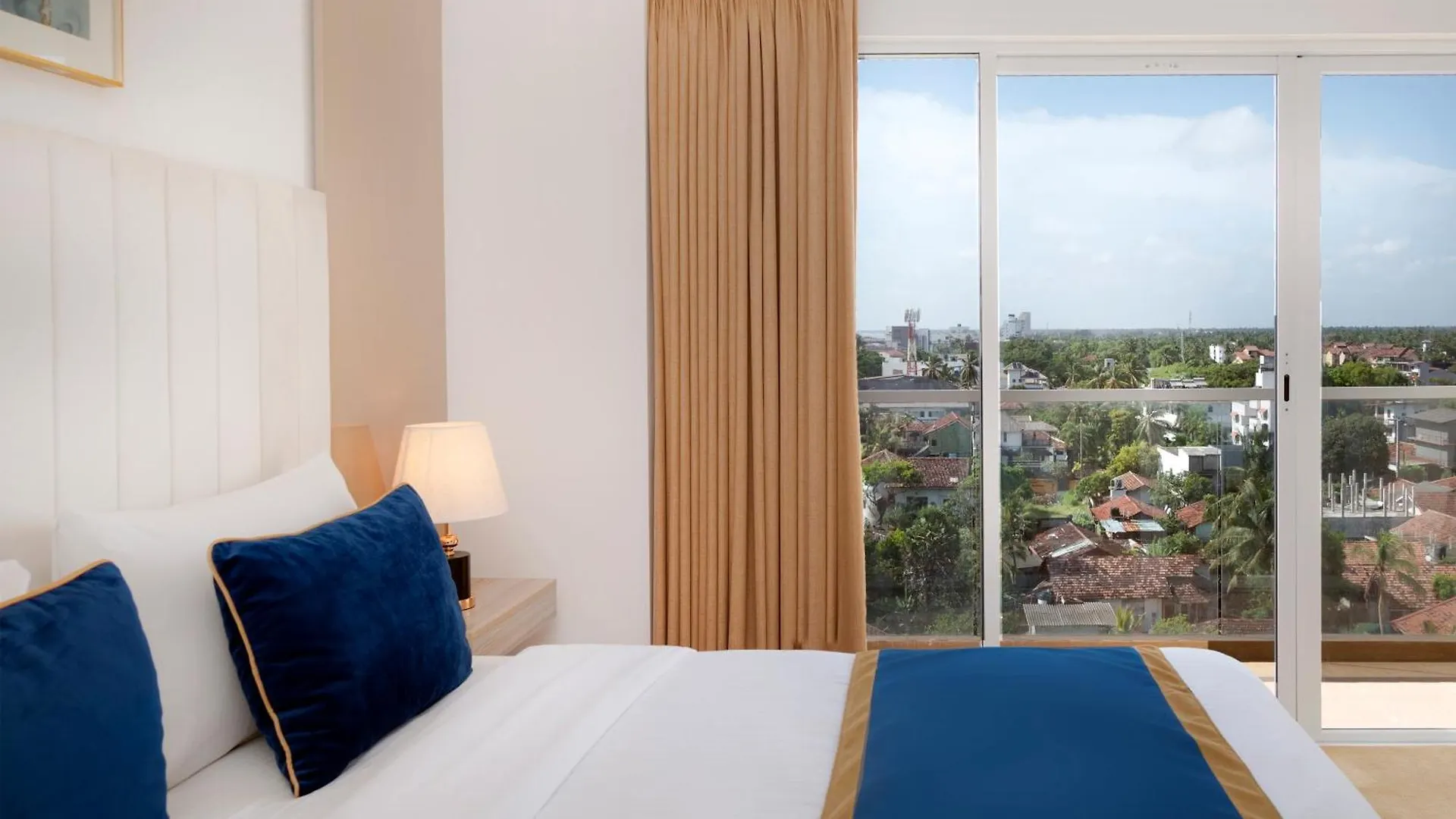 Hotel Corundum Breeze Negombo