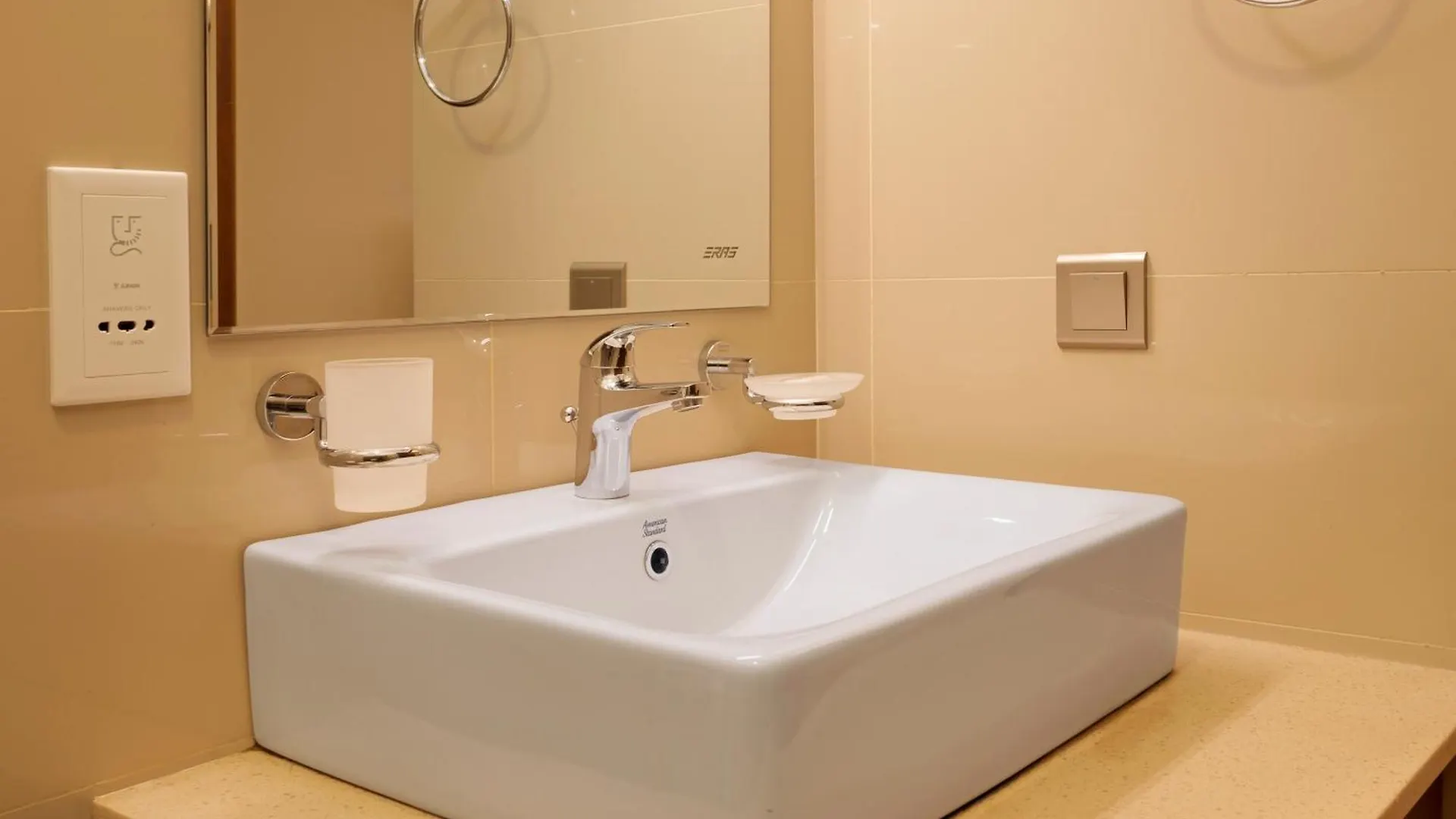 Hotel Corundum Breeze Negombo