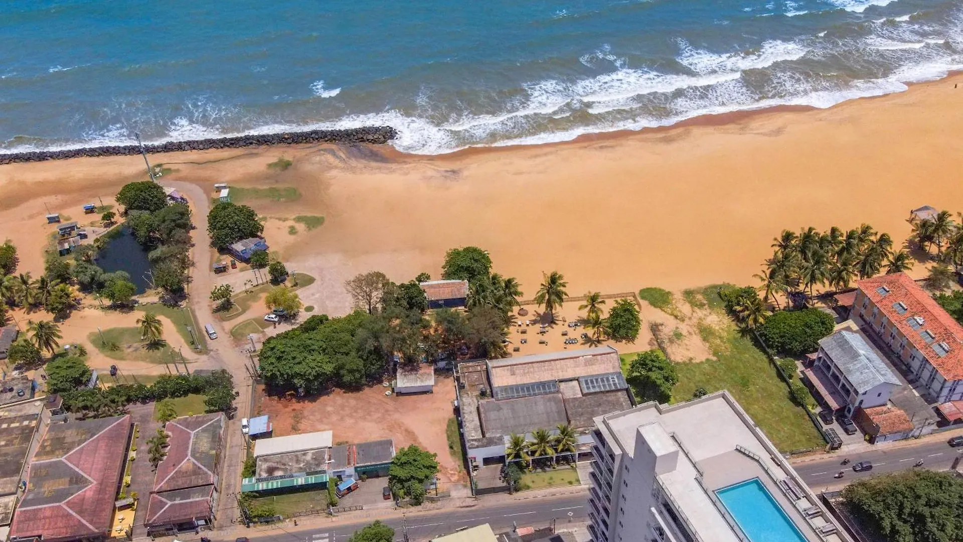 Hotel Corundum Breeze Negombo