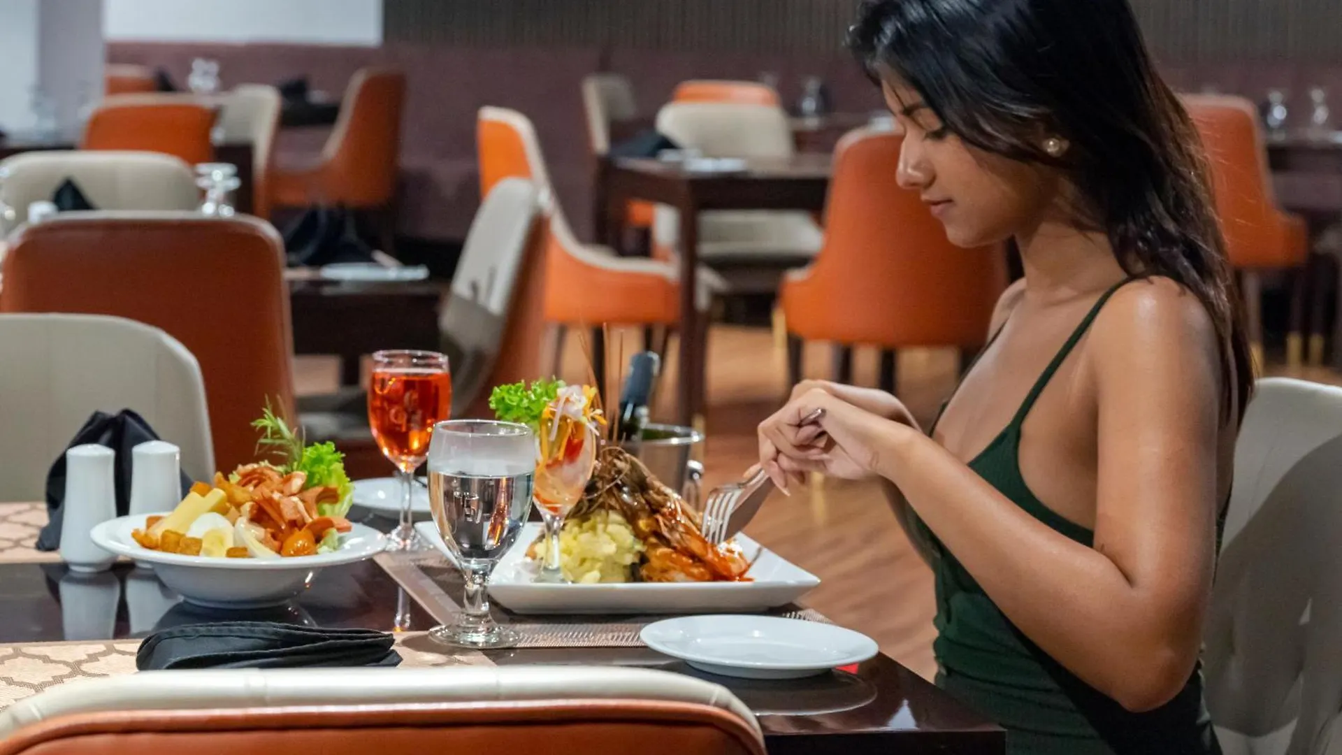 Hotel Corundum Breeze Negombo
